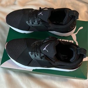 NIB Women’s size 8.5 puma tennis shoes. Black with pink soles.